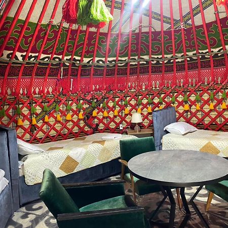 Turan Handmade Yurt With Heated Floors Bed and Breakfast Karakol Esterno foto