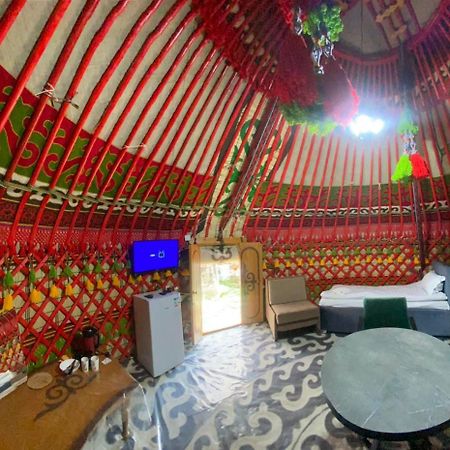 Turan Handmade Yurt With Heated Floors Bed and Breakfast Karakol Esterno foto