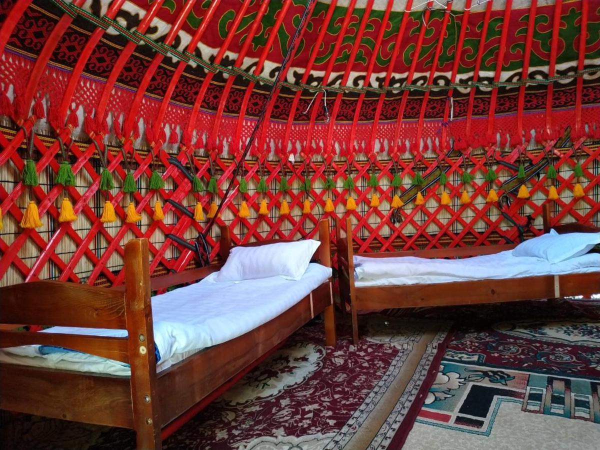 Turan Handmade Yurt With Heated Floors Bed and Breakfast Karakol Esterno foto