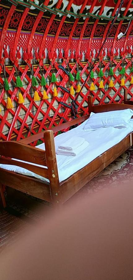 Turan Handmade Yurt With Heated Floors Bed and Breakfast Karakol Esterno foto