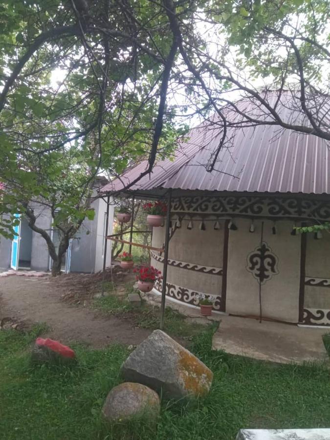 Turan Handmade Yurt With Heated Floors Bed and Breakfast Karakol Esterno foto