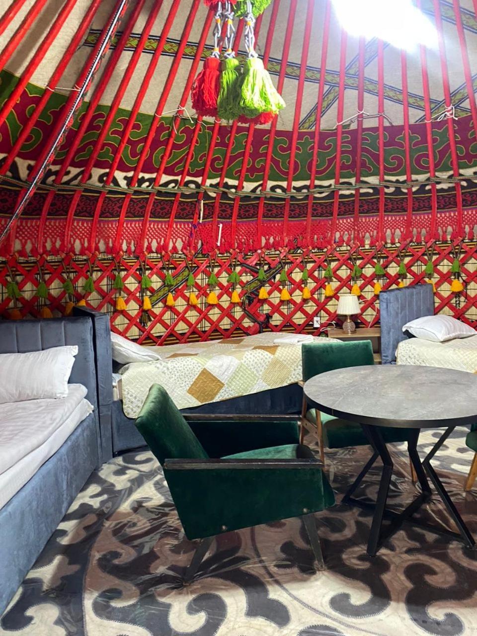 Turan Handmade Yurt With Heated Floors Bed and Breakfast Karakol Esterno foto